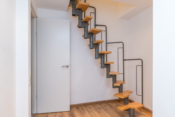 Foto - Te koop: Instapklare, monumentale woning met ruime woonkamer, tuinkamer en echte Amerikaanse veranda op een ruim perceel in Landgraaf.